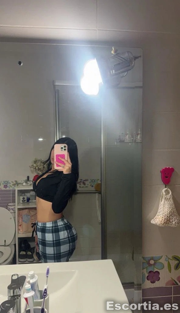 Mia photo 5