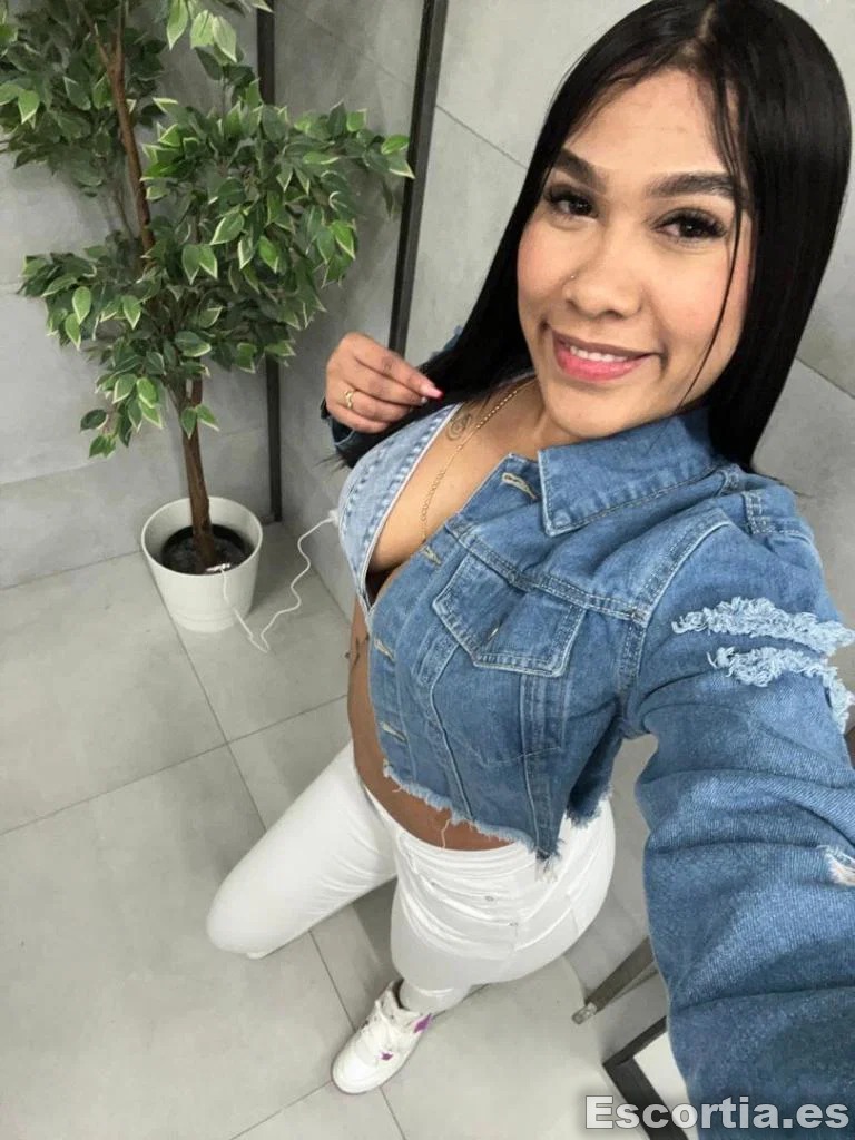 Mia photo 3