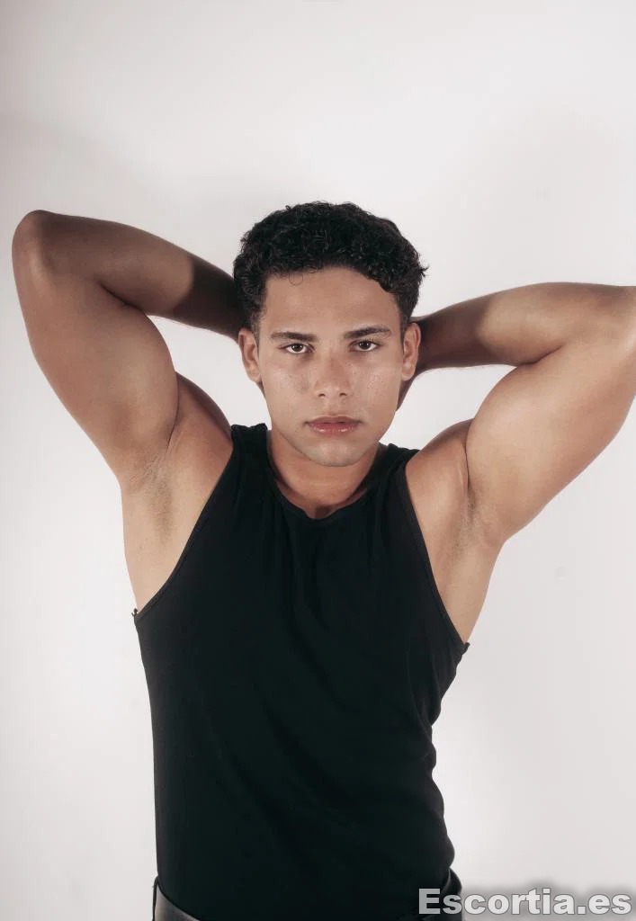 Dominik photo 3
