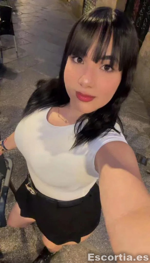 Pamela photo 3