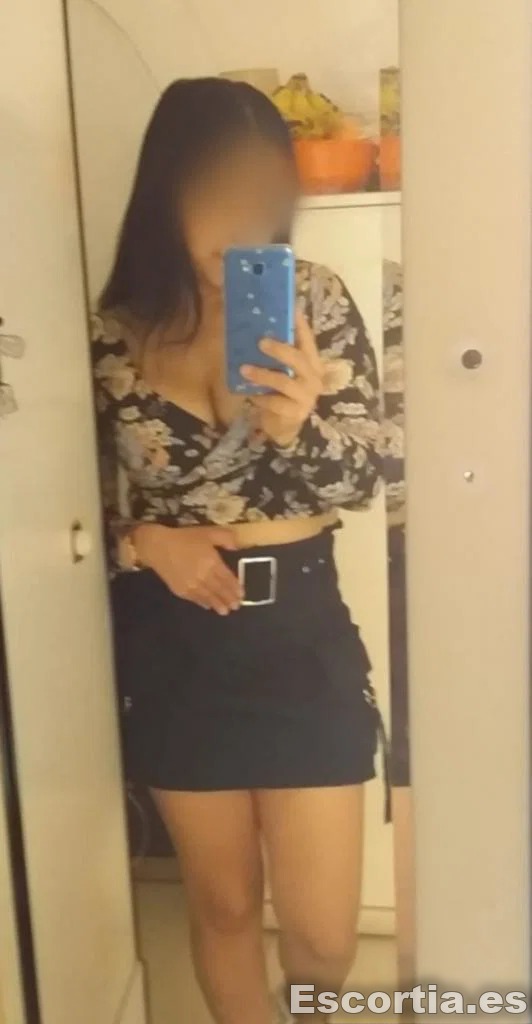 Pamela photo 3