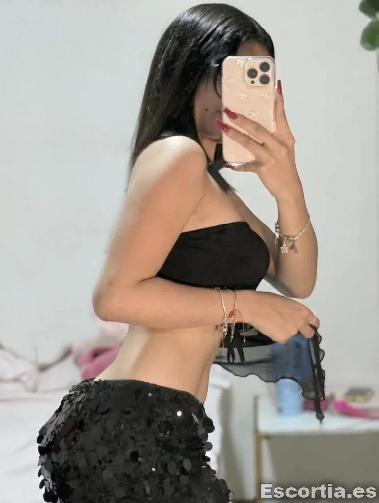 Camila photo 3