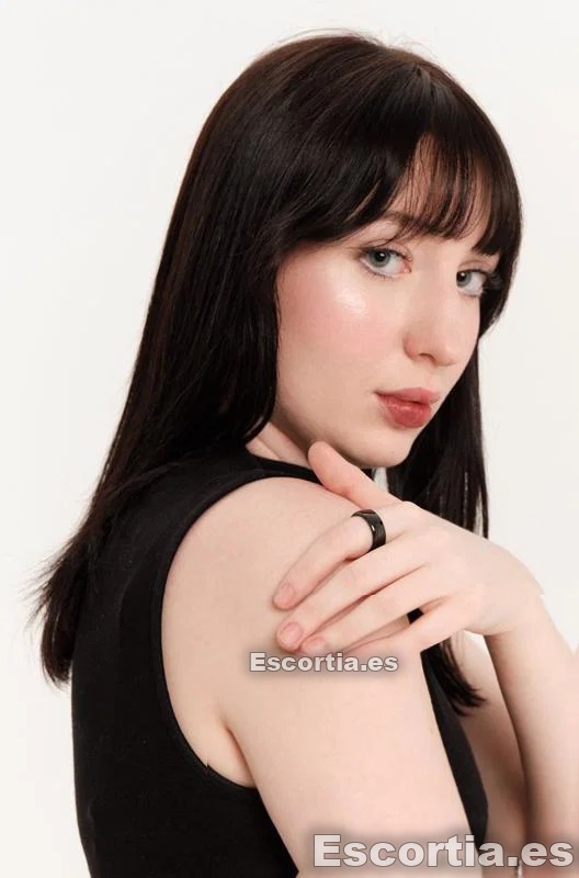 Mia photo 5