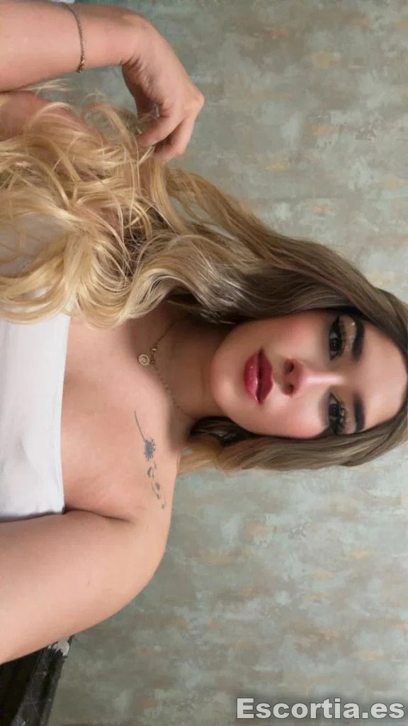 Camila photo 3