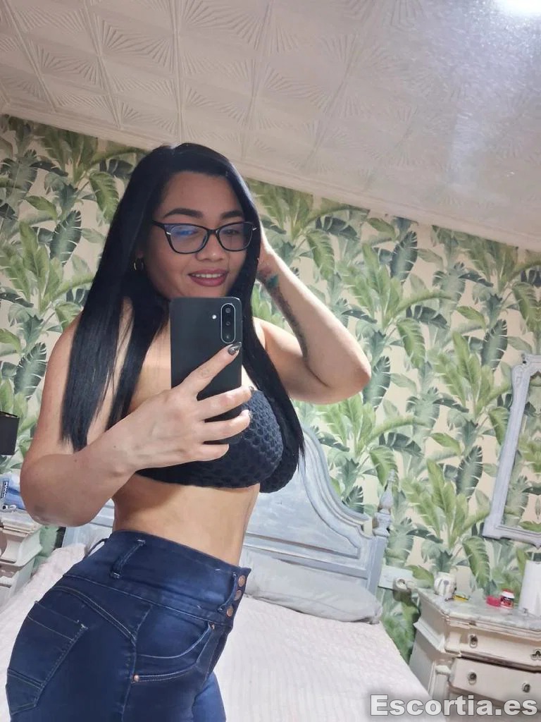 Camila photo 3
