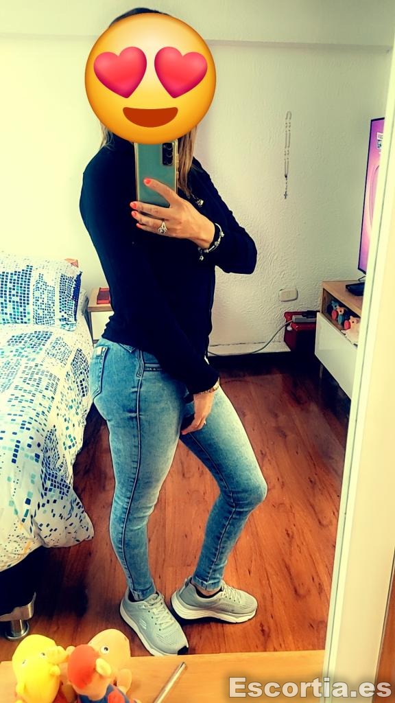 Claudia photo 3