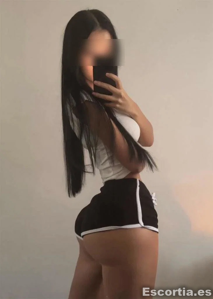 Mia photo 5