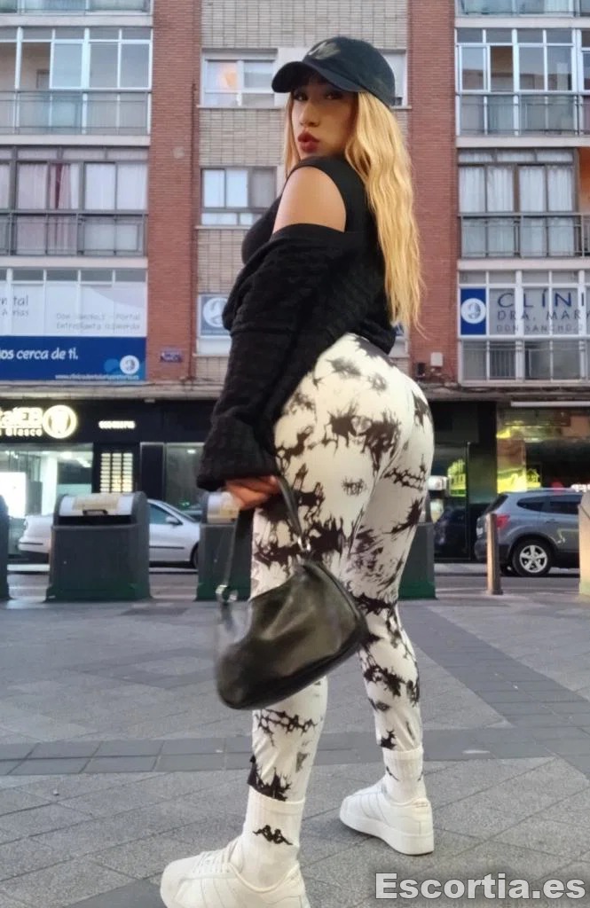Mónica photo 3