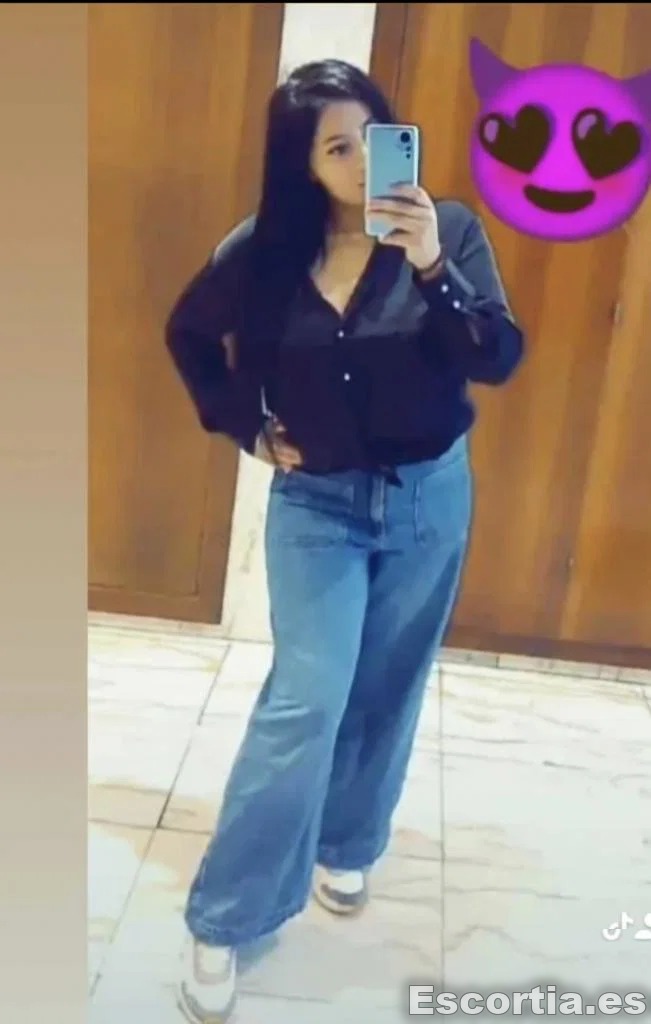 Nicol escort Gijón