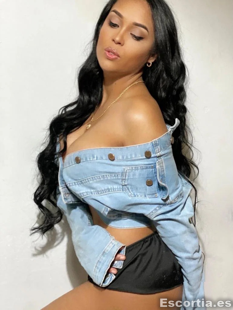 Camila photo 5