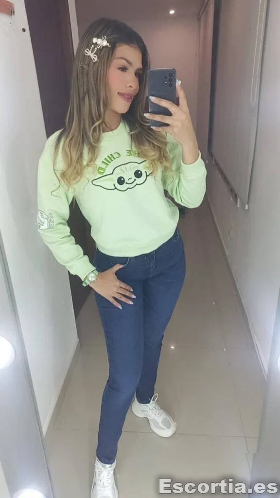 Camila photo 3