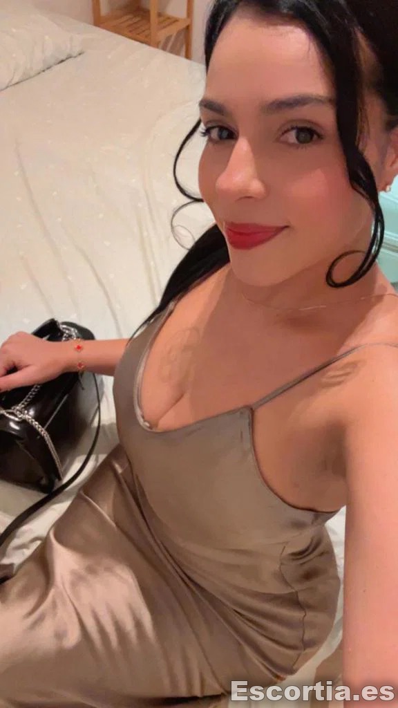 Camila photo 7