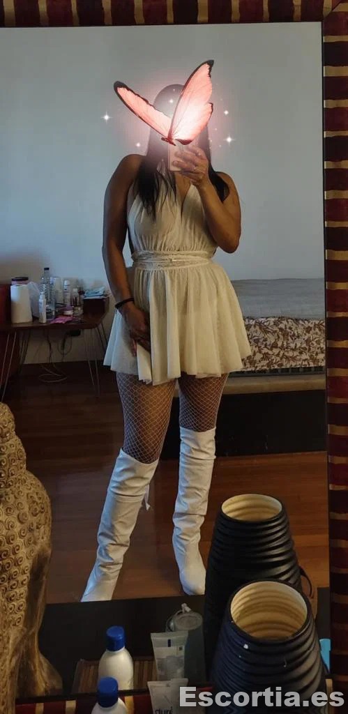 Cristina photo 3
