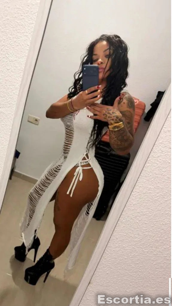 Ashley photo 3