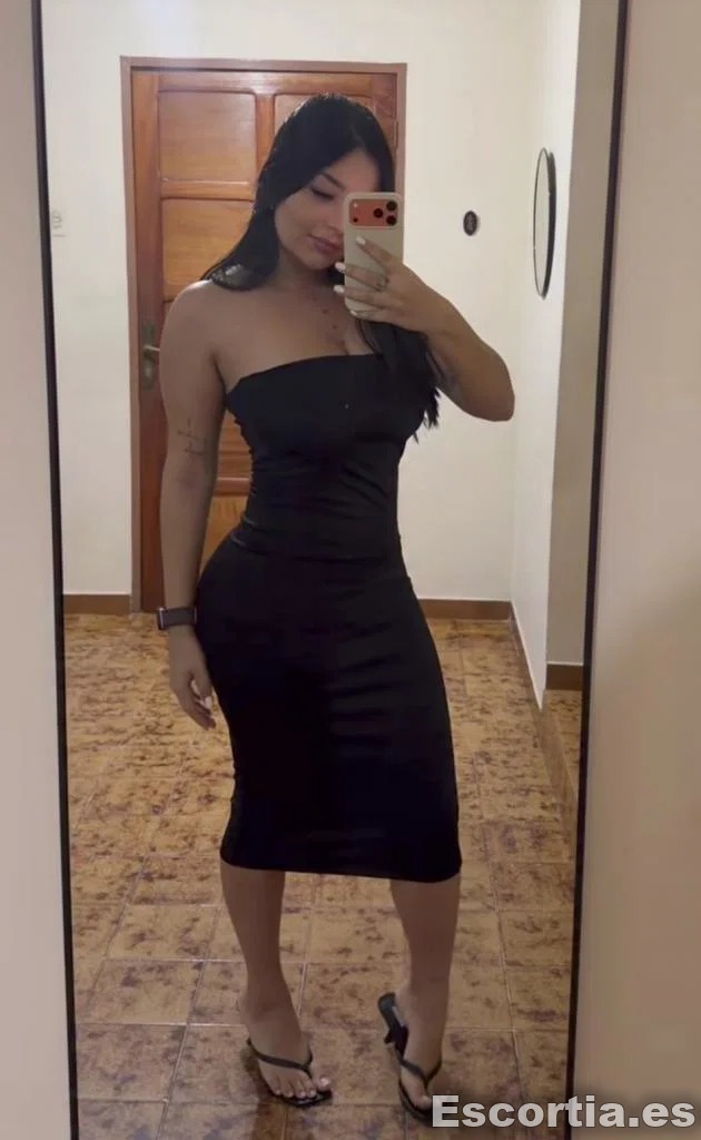 Pamela photo 3