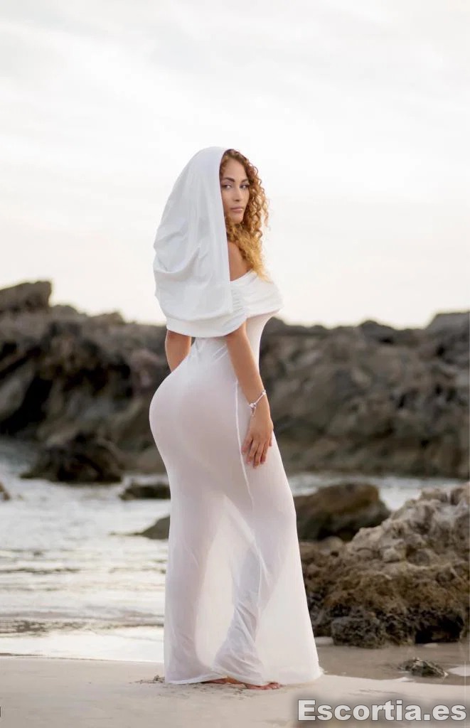 Camila photo 3