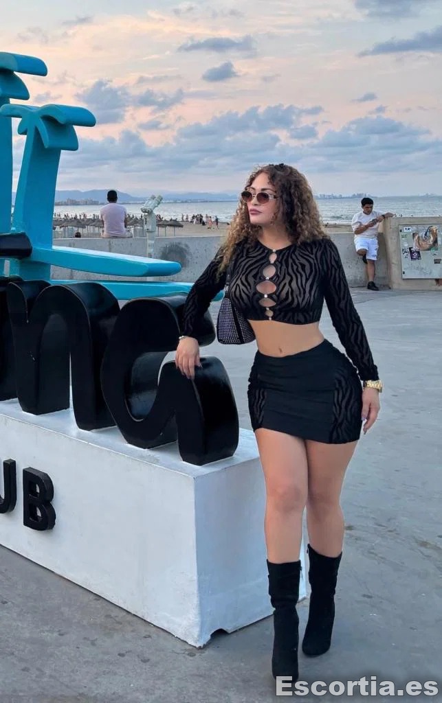 Camila photo 7