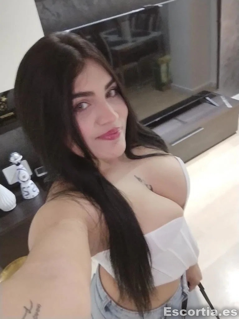 Mia photo 3