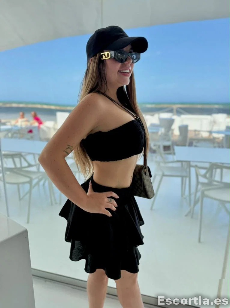 Nicole photo 3