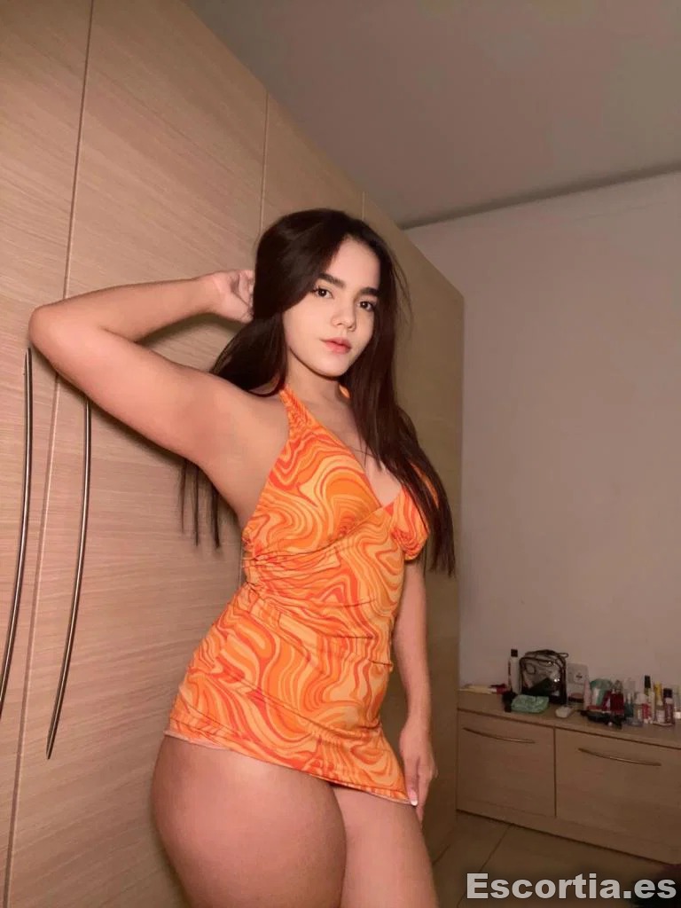 Melanie photo 3