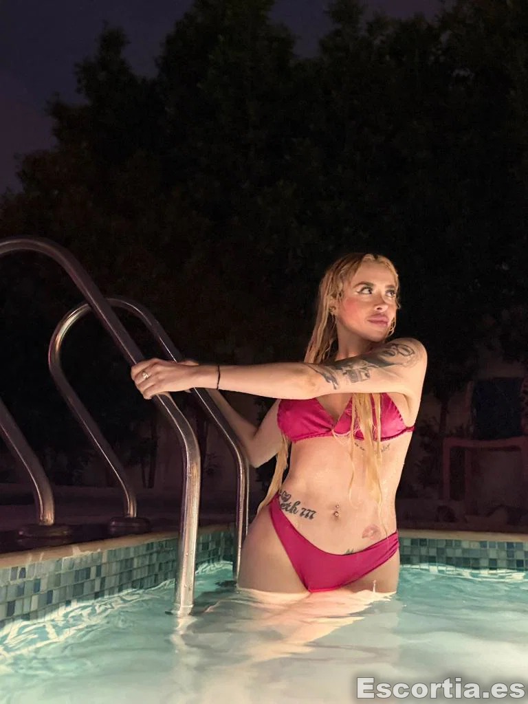 Emily Valentina photo 3
