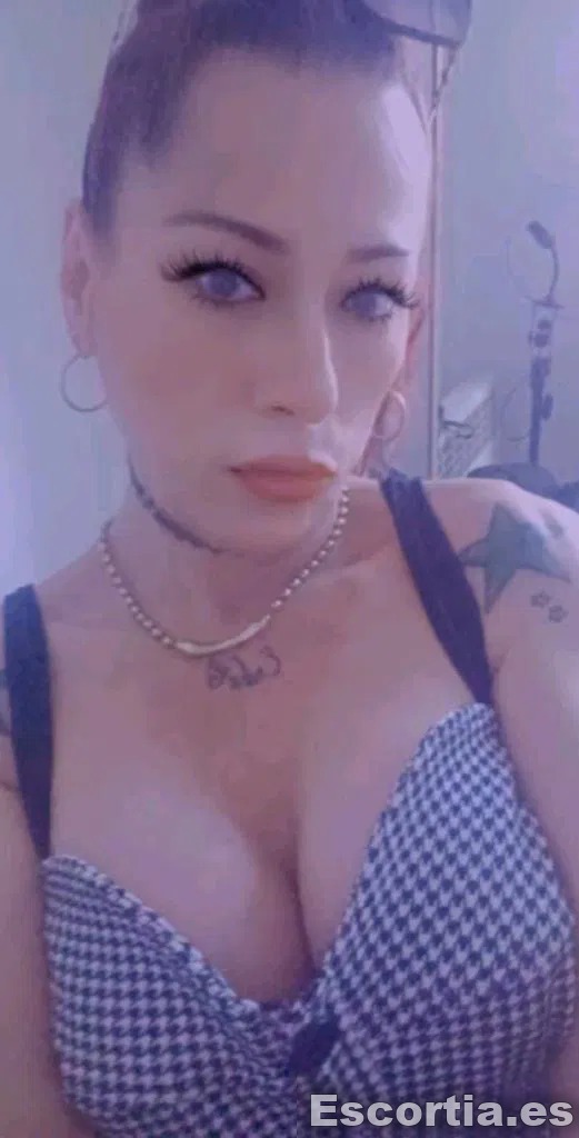 Erika photo 7