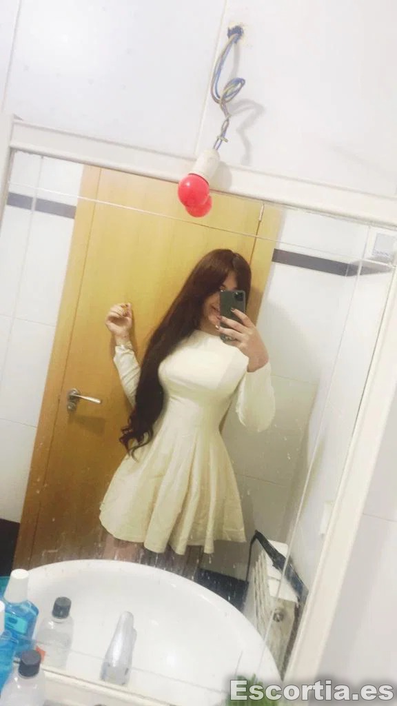 Karla Samaniego photo 3