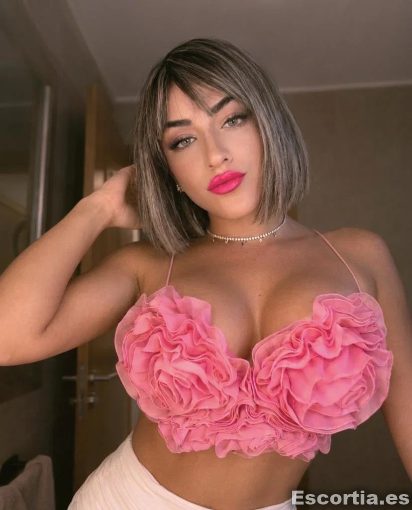 Mia photo 3