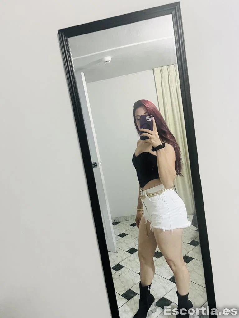 Camila photo 7