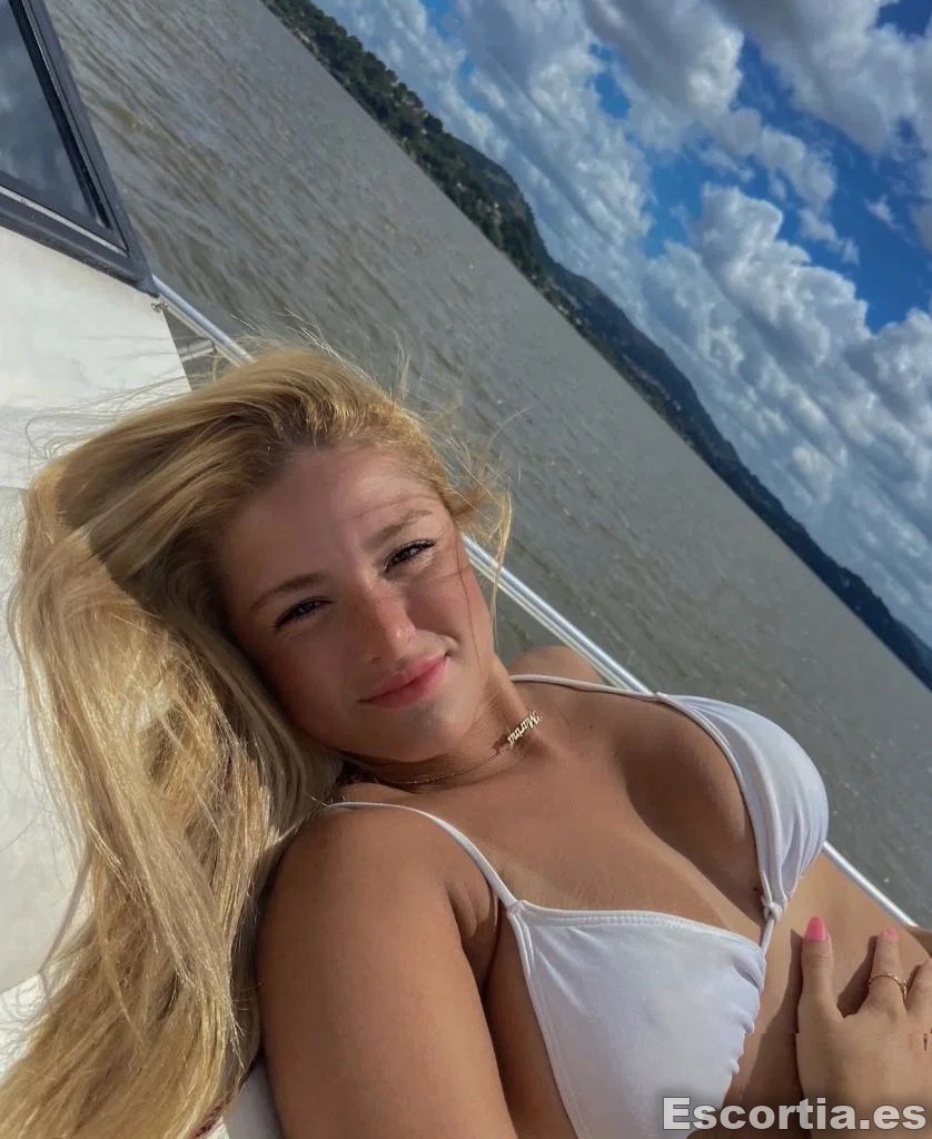 Claudia photo 5