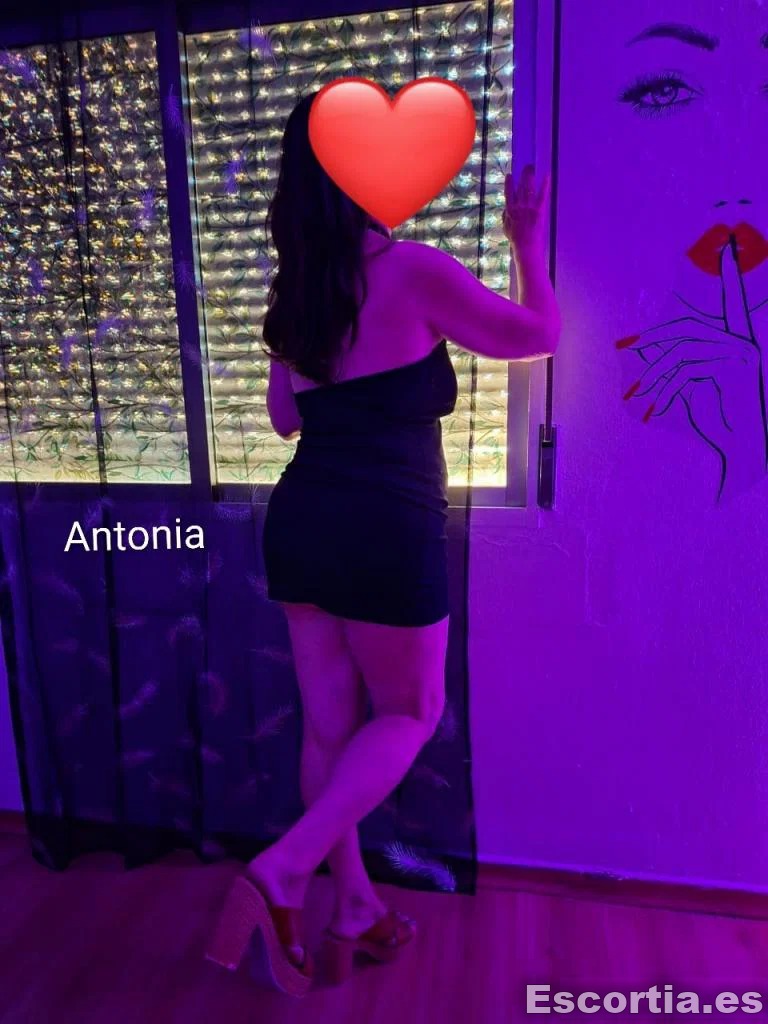 Antonia photo 3