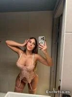 Claudia photo 4