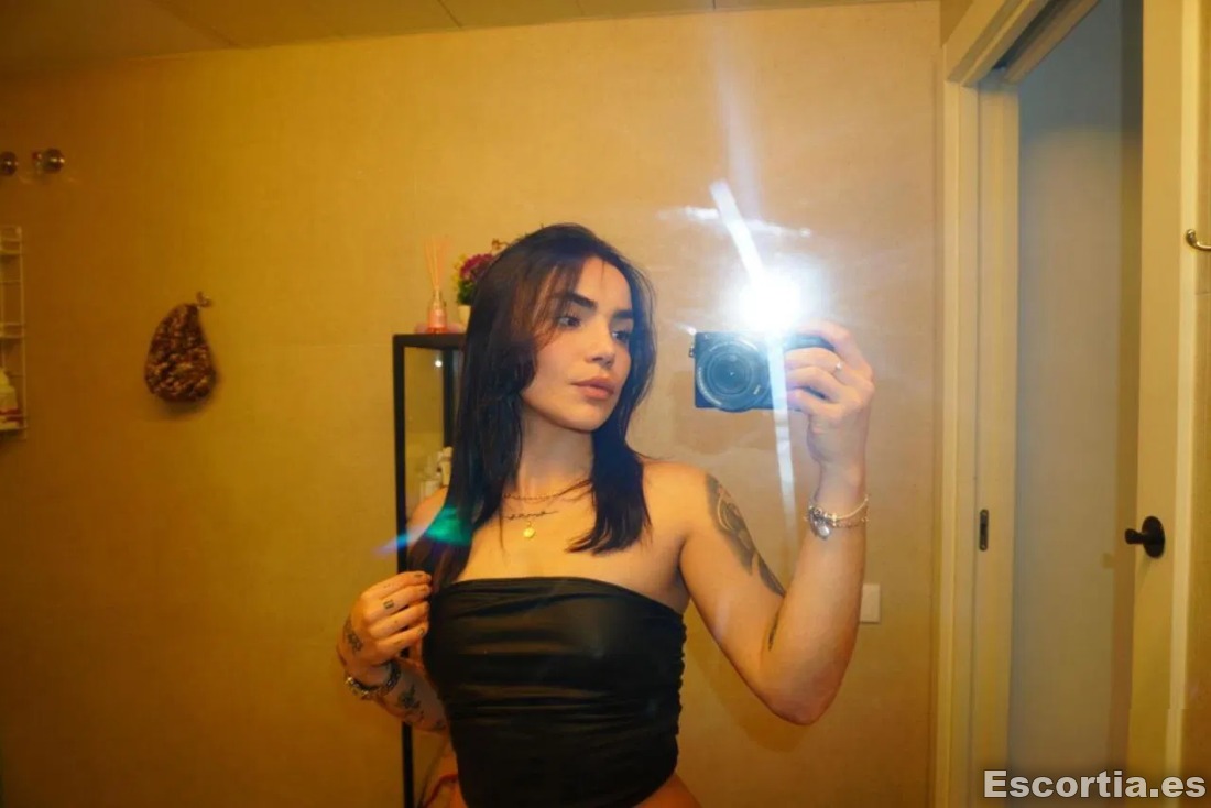 Mia photo 3