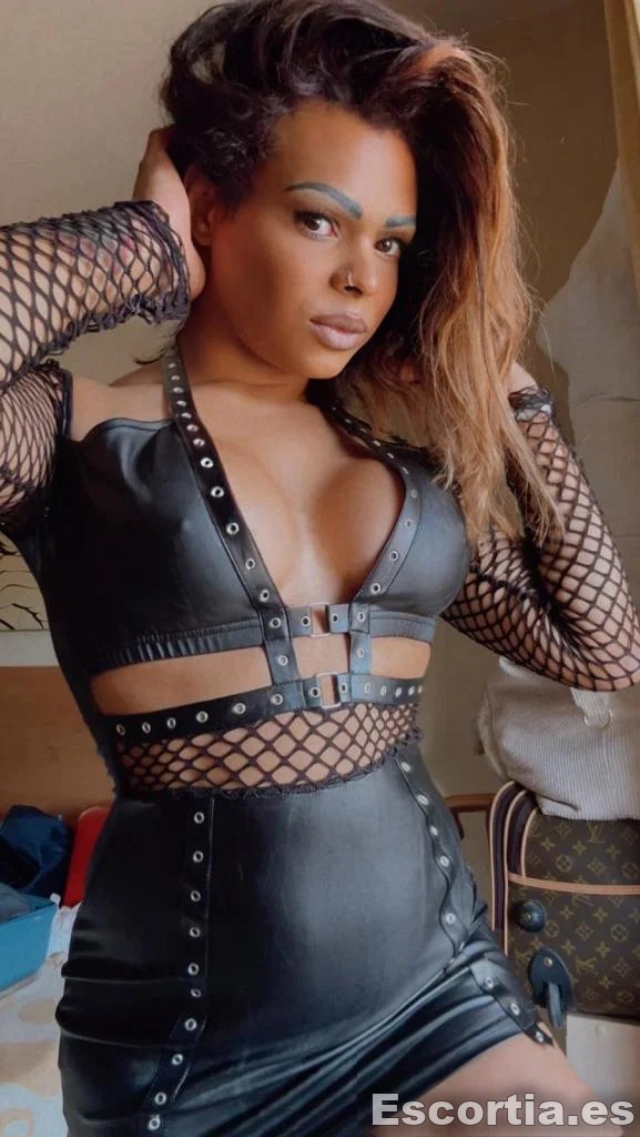 Naomi photo 7