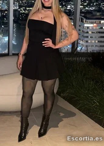 Pamela photo 3