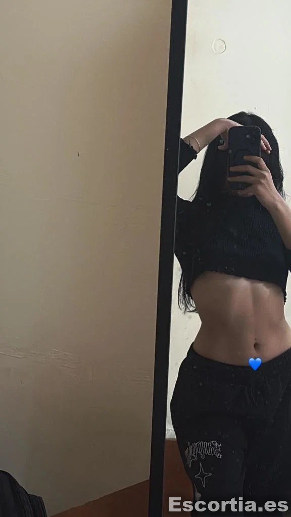 Nicole photo 3