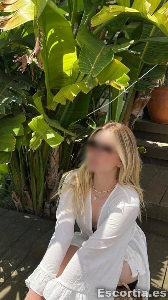 Emi photo 5