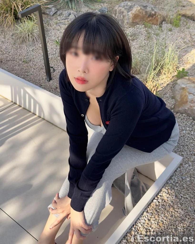Escort 25 photo 5