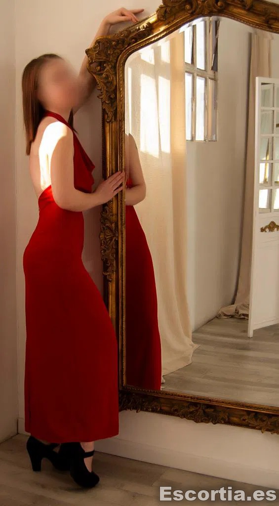 Chloe photo 3