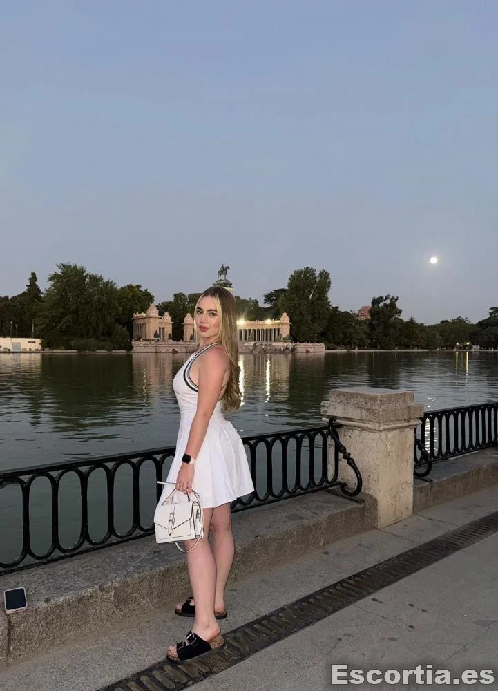 Sara photo 7