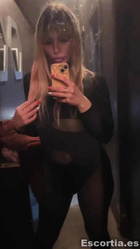 Chloe photo 5