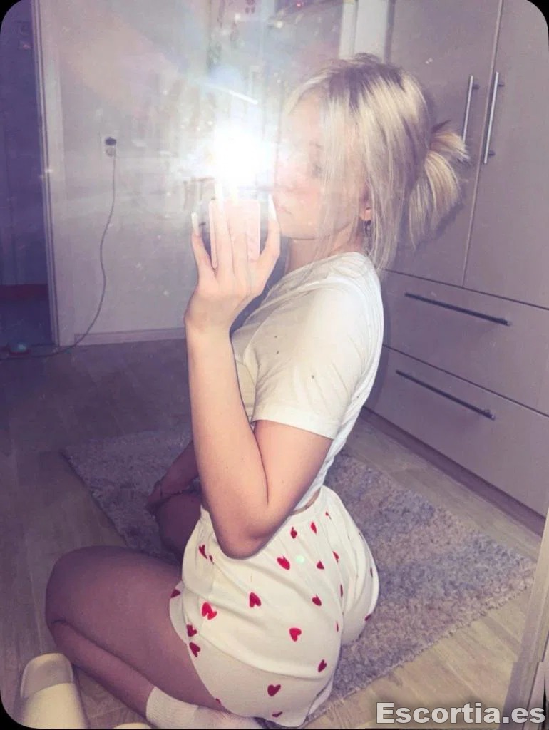 Mia photo 5