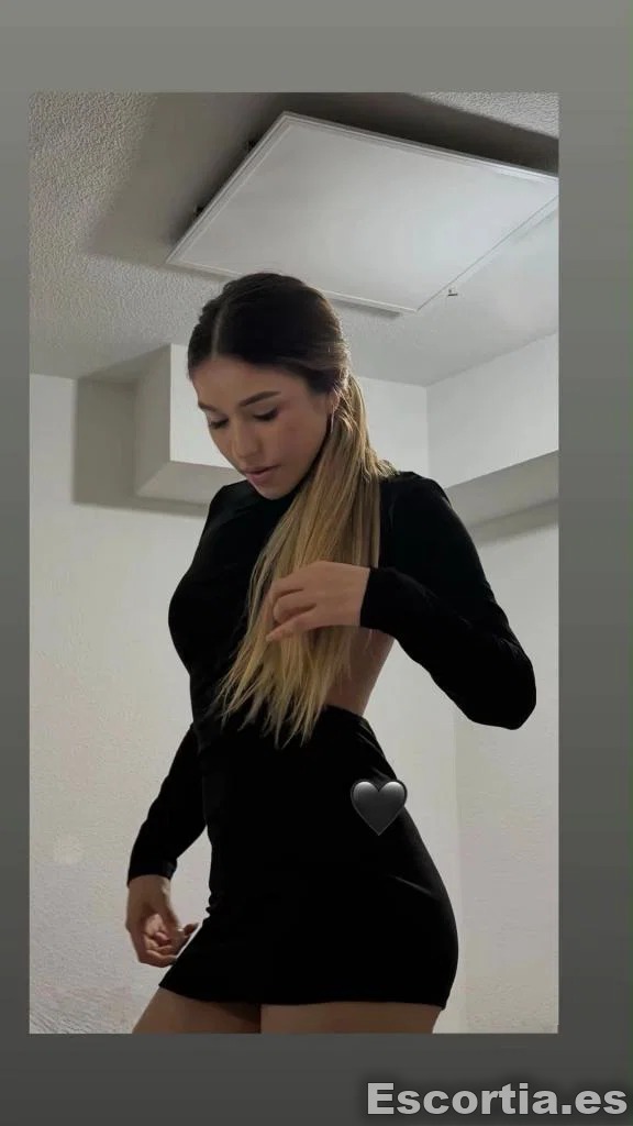 Camila photo 3