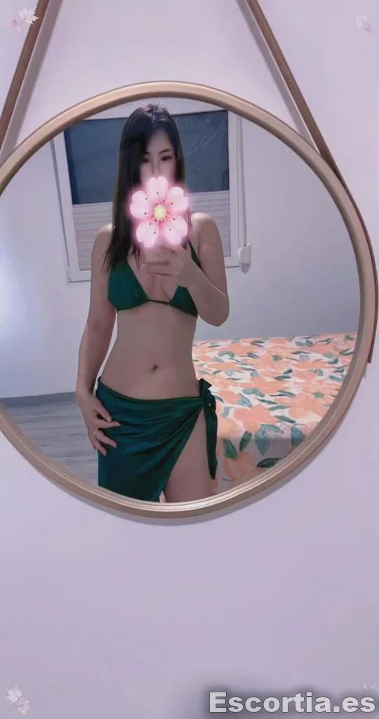 Emi photo 7