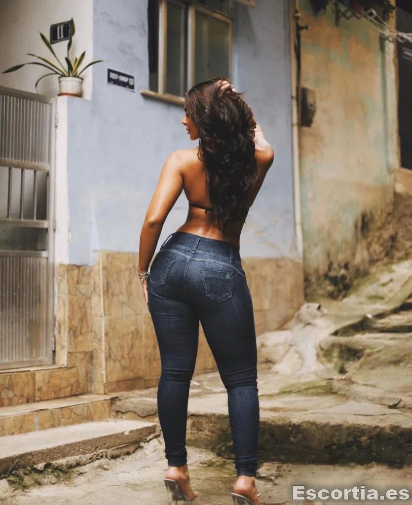 Leticia Souza photo 7