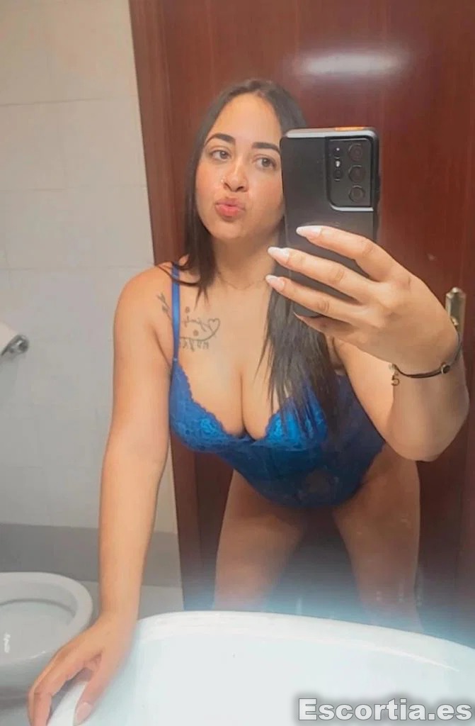 Camila photo 7