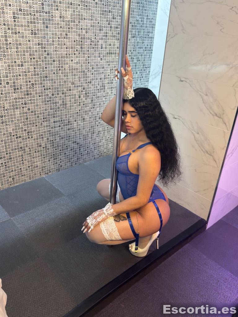 Camila photo 3