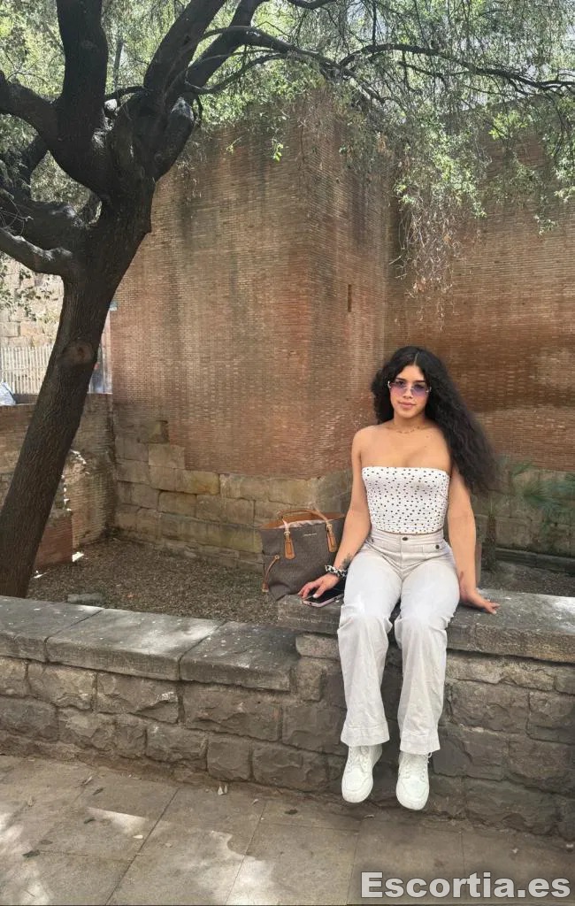 Camila photo 7