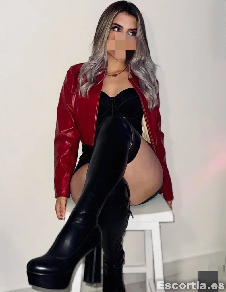 Pamela photo 3