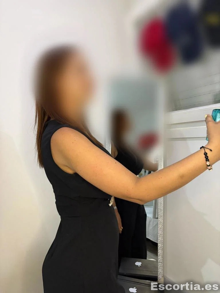 Escort latina 21 photo 9